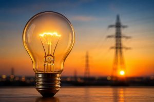 La CRE propose une hausse moyenne de 2,5 % des tarifs réglementés de l’électricité au 1er août 2026. Découvrez ce qui change et les conséquences sur votre facture.
